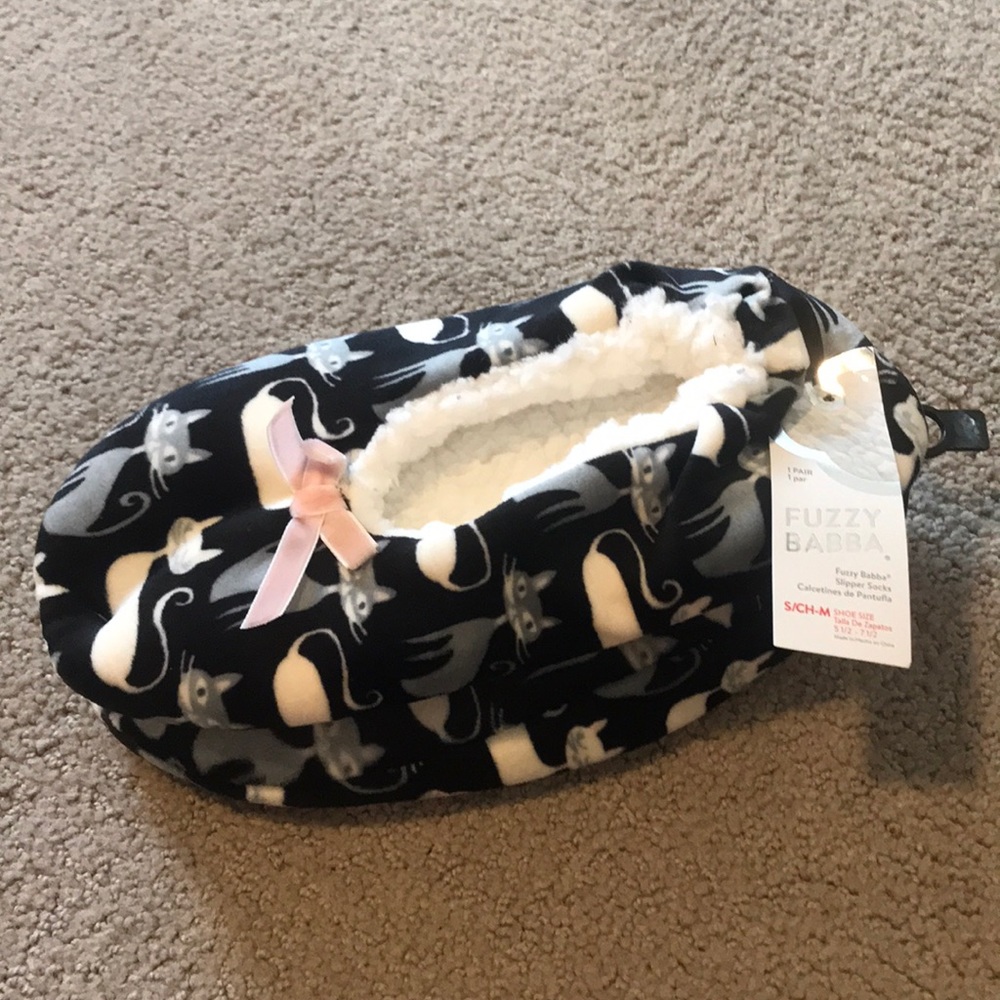 Fuzzy cat socks with grip NWT